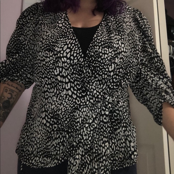 chic and stylish blouse - Picture 3 of 6